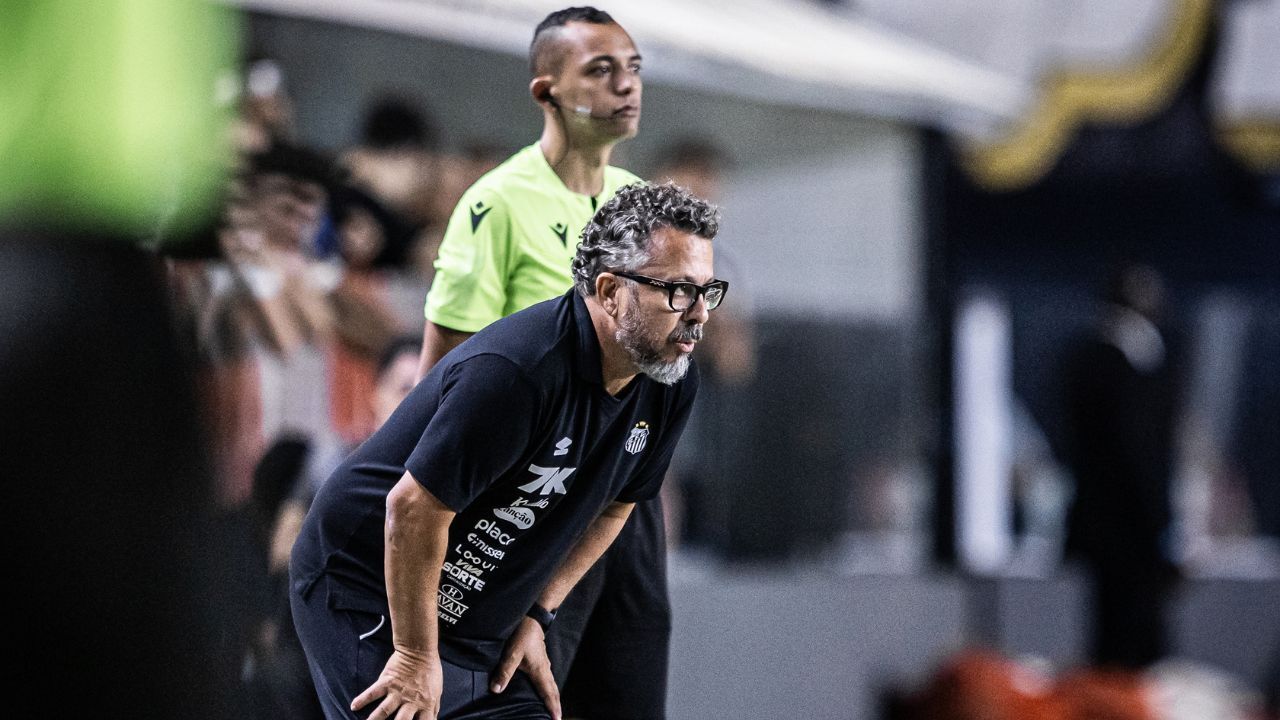 Treinador do Santos empata em estreia antes de duelo contra o Grêmio