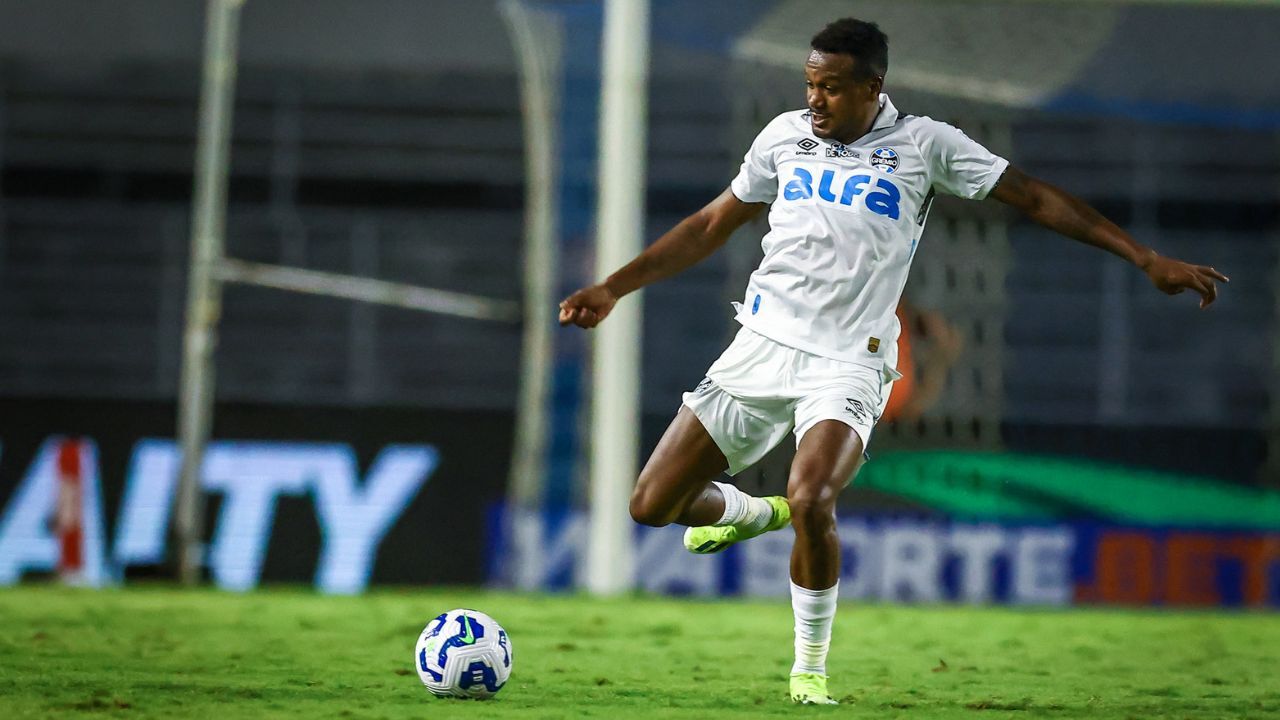 Exames médicos confirmam situação de Edenilson no Grêmio