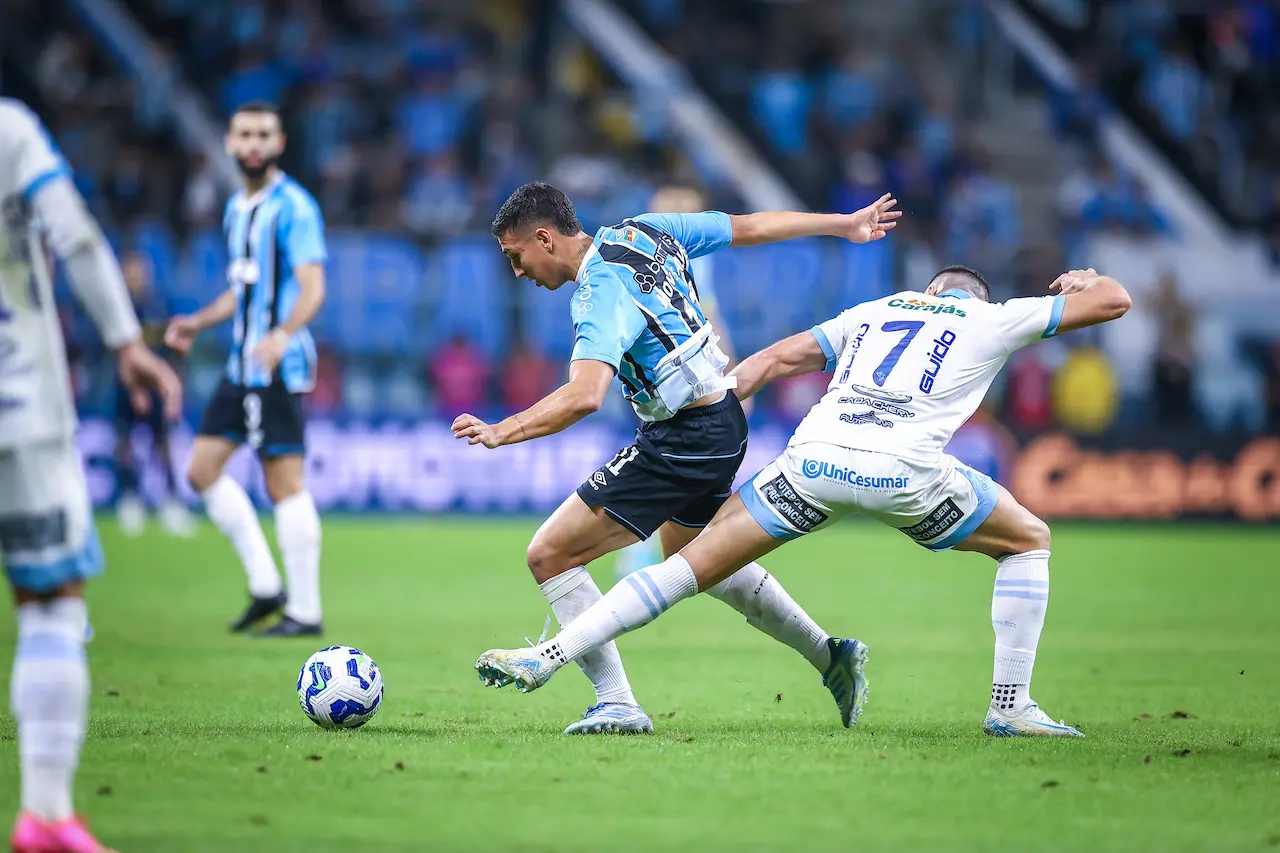 Grêmio divulga lesão do meia Monsalve; confira o comunicado.
