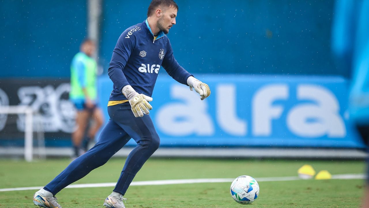 O goleiro Gabriel Grando treinando no CT do Grêmio, segunda-feira, 26 de maio de 2025