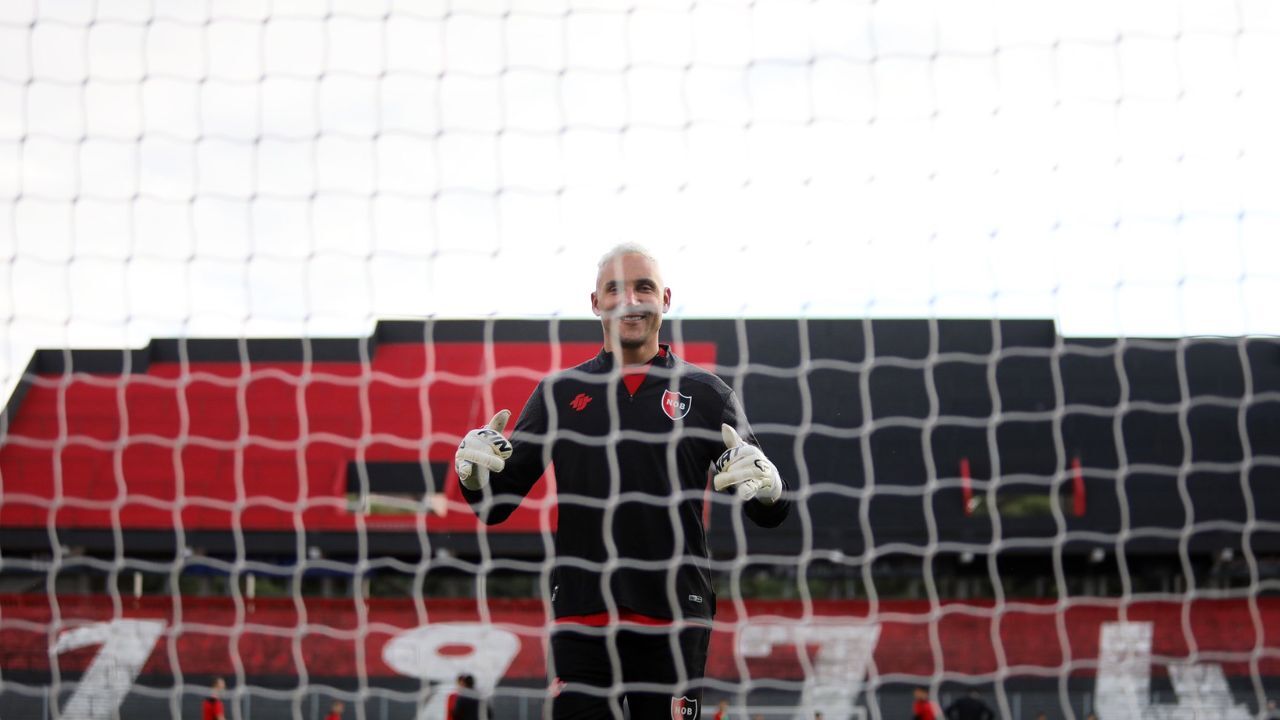 Goleiro descartado pelo Grêmio destaca-se em clube argentino de destaque