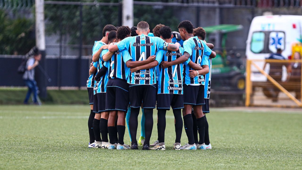 Lance da partida Santos x Grêmio CT Rei Pelé válida pelo Brasileirão Sub-20