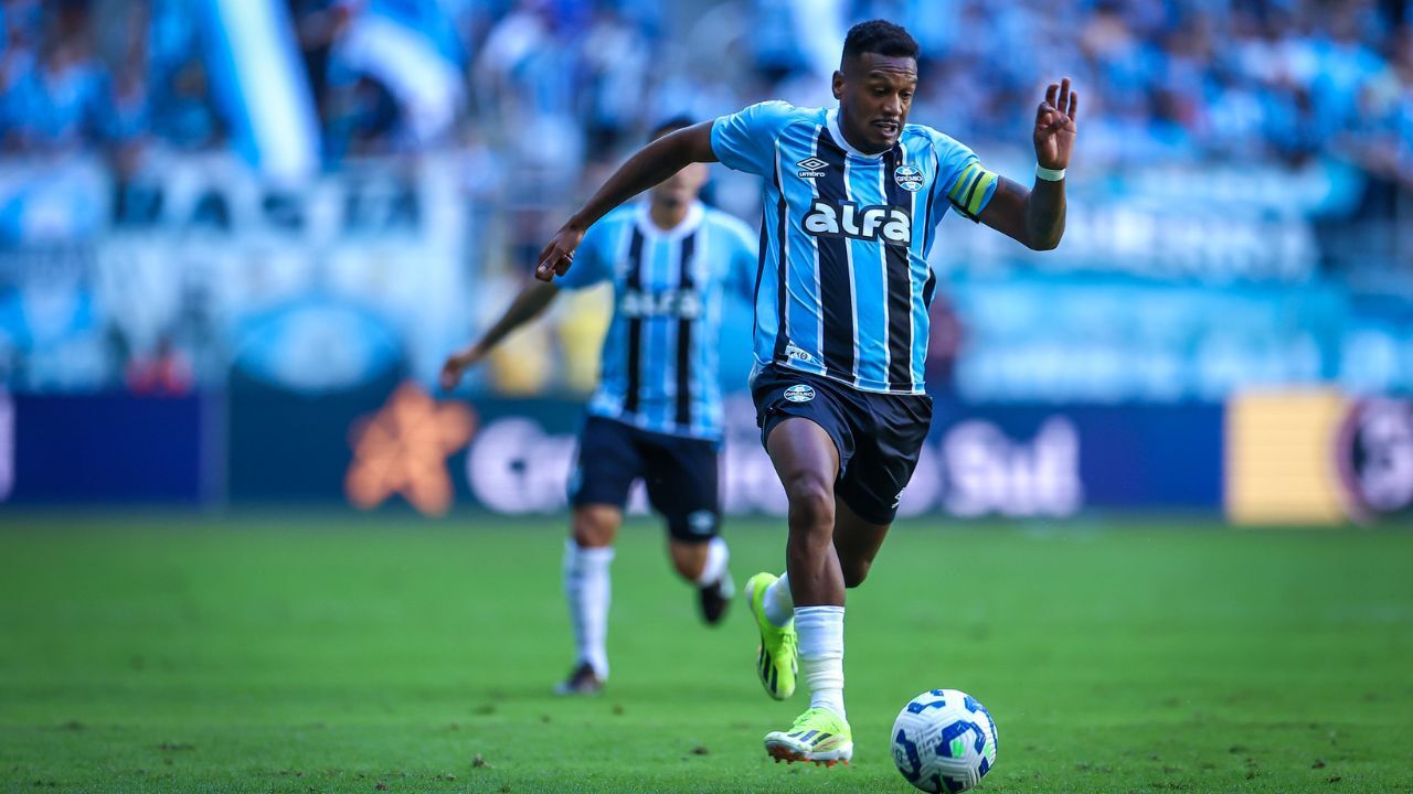 Edenilson em Grêmio x Santos