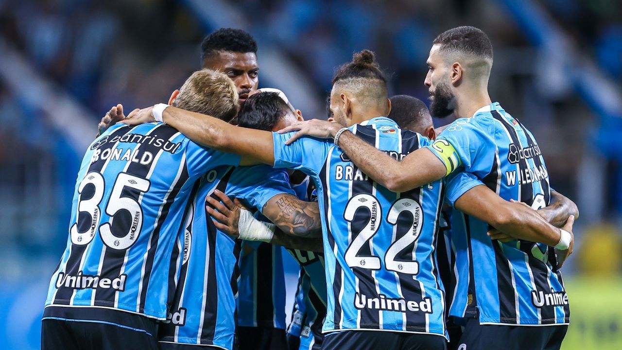 Grêmio renova elenco, Igor Serrote se lesiona e jogadores retornam aos treinos
