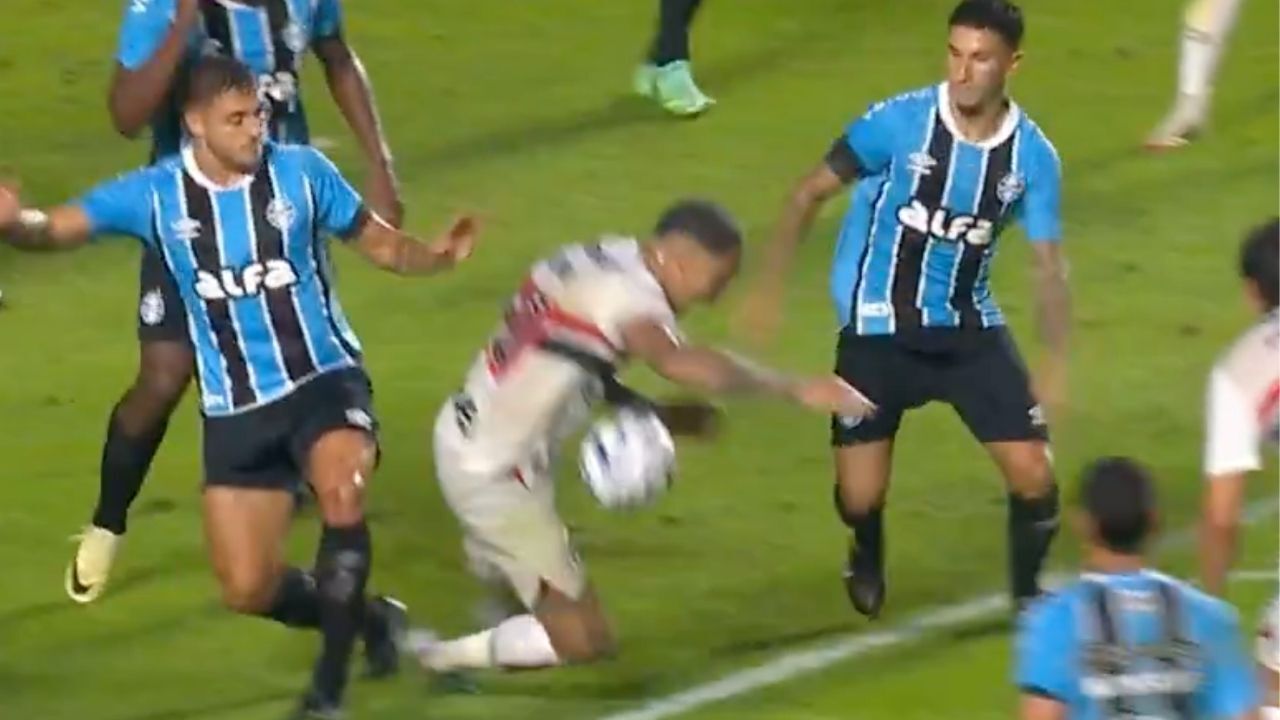 Lateral do Grêmio se indigna e detona arbitragem: “roubado faz cinco rodadas”