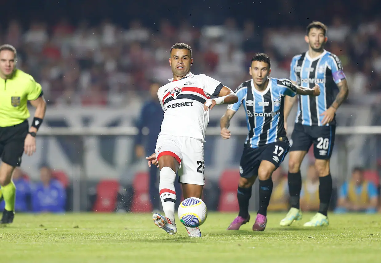 Alisson, do São Paulo, ex-Grêmio
