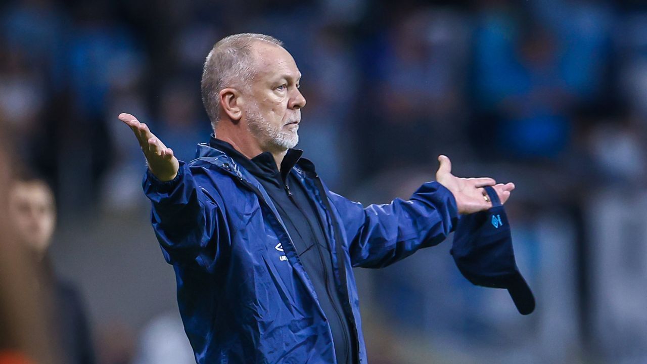 Mano Menezes Apresenta Estatísticas de Prejuízo do Grêmio pela Arbitragem