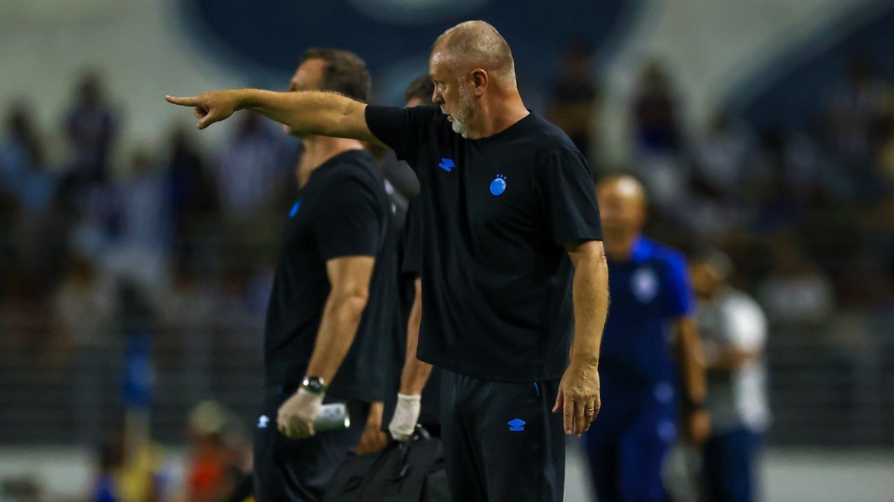 Mano cria estratégia defensiva para resolver problemas no Grêmio