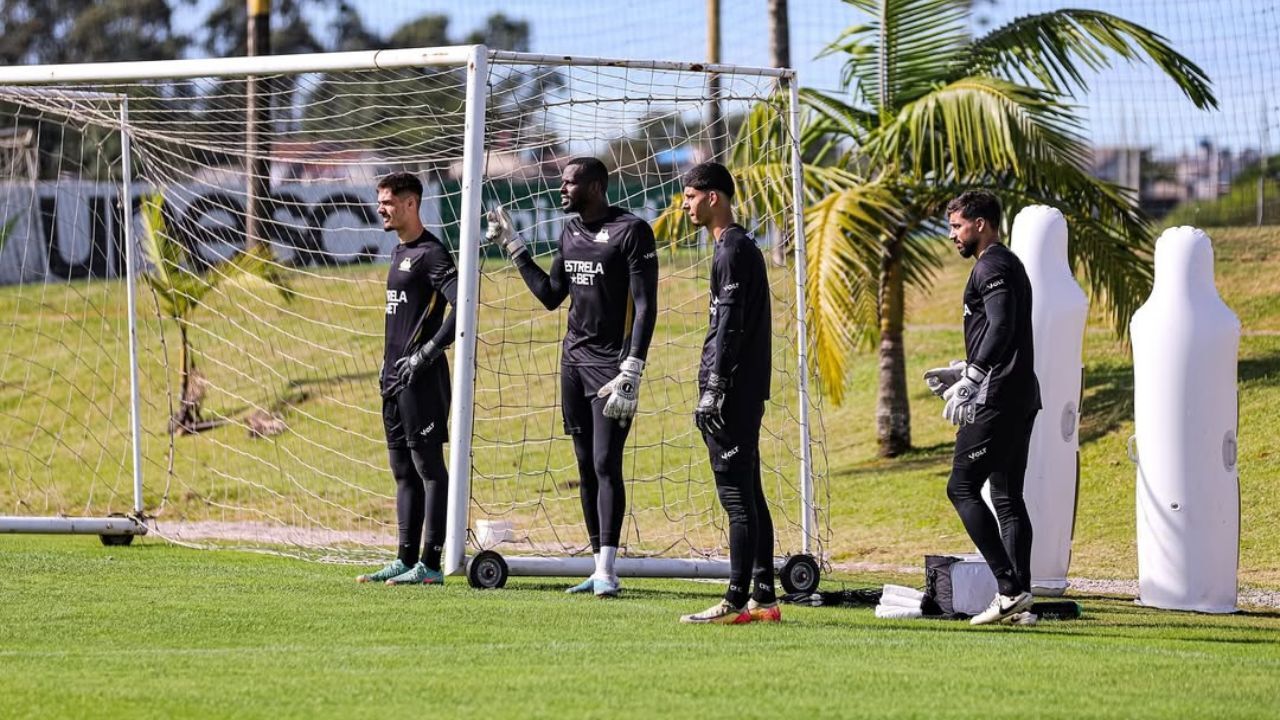 Goleiro de 21 anos desperta interesse do Grêmio no mercado de transferências.