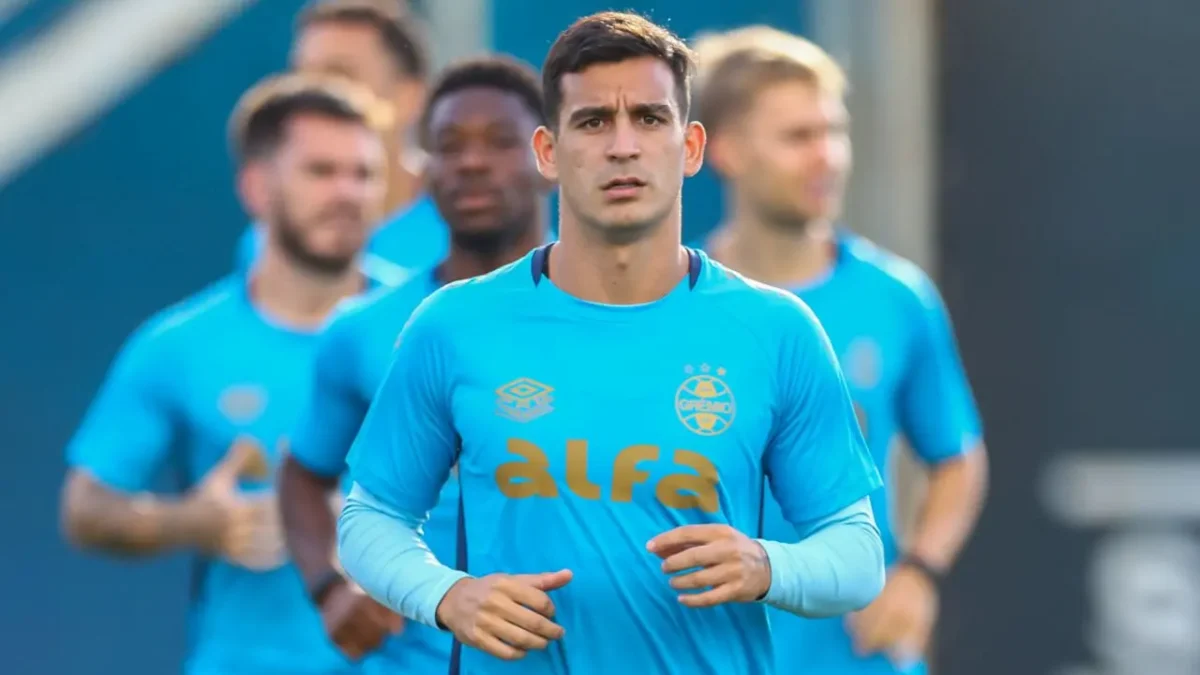 Cristaldo em treino do Grêmio