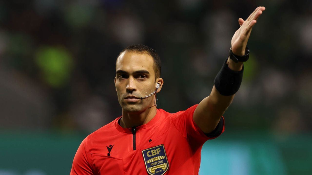 Arbitragem de Davi Lacerda nos Jogos do Grêmio: Um Retrospecto Imparcial