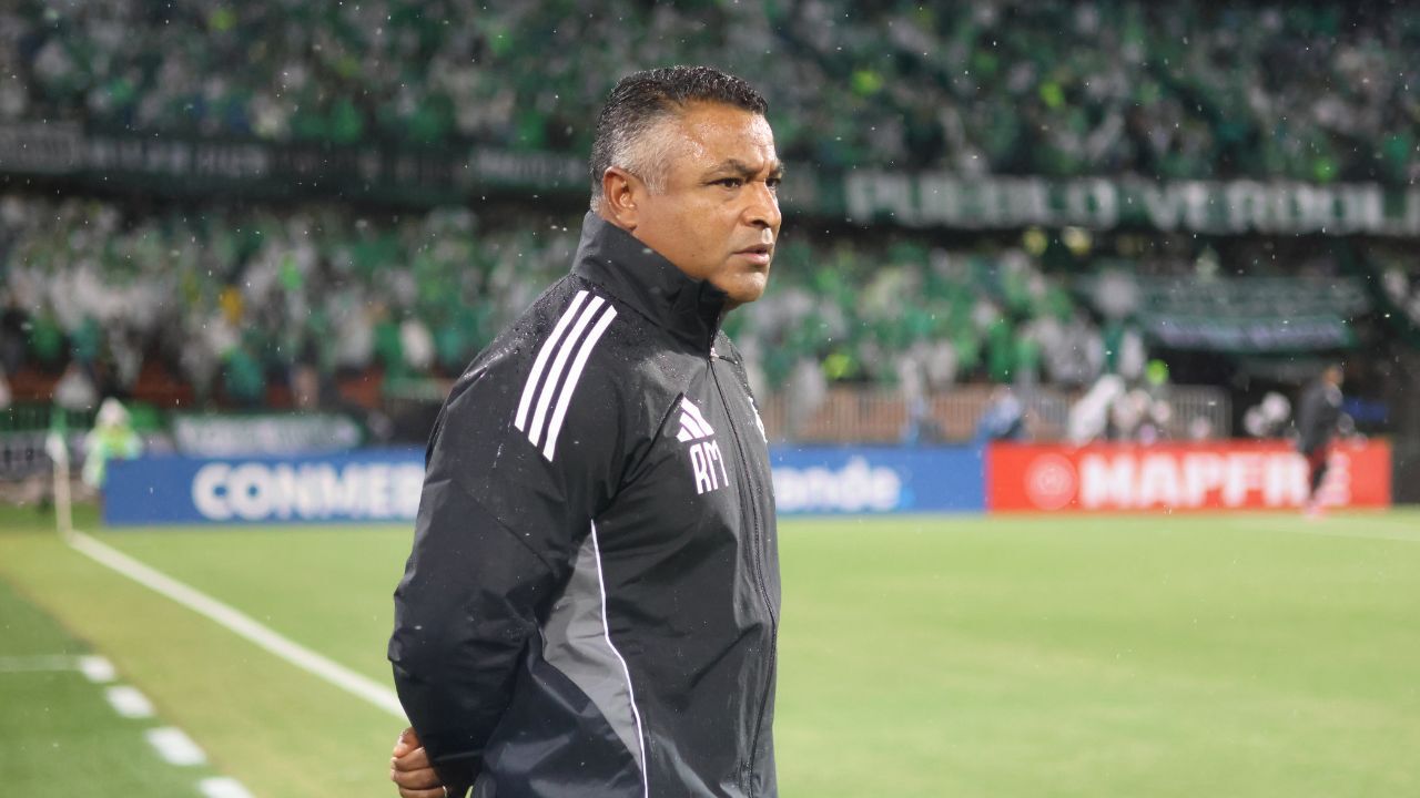 Roger Machado recorda conquista do Grêmio antes de revés do Inter.