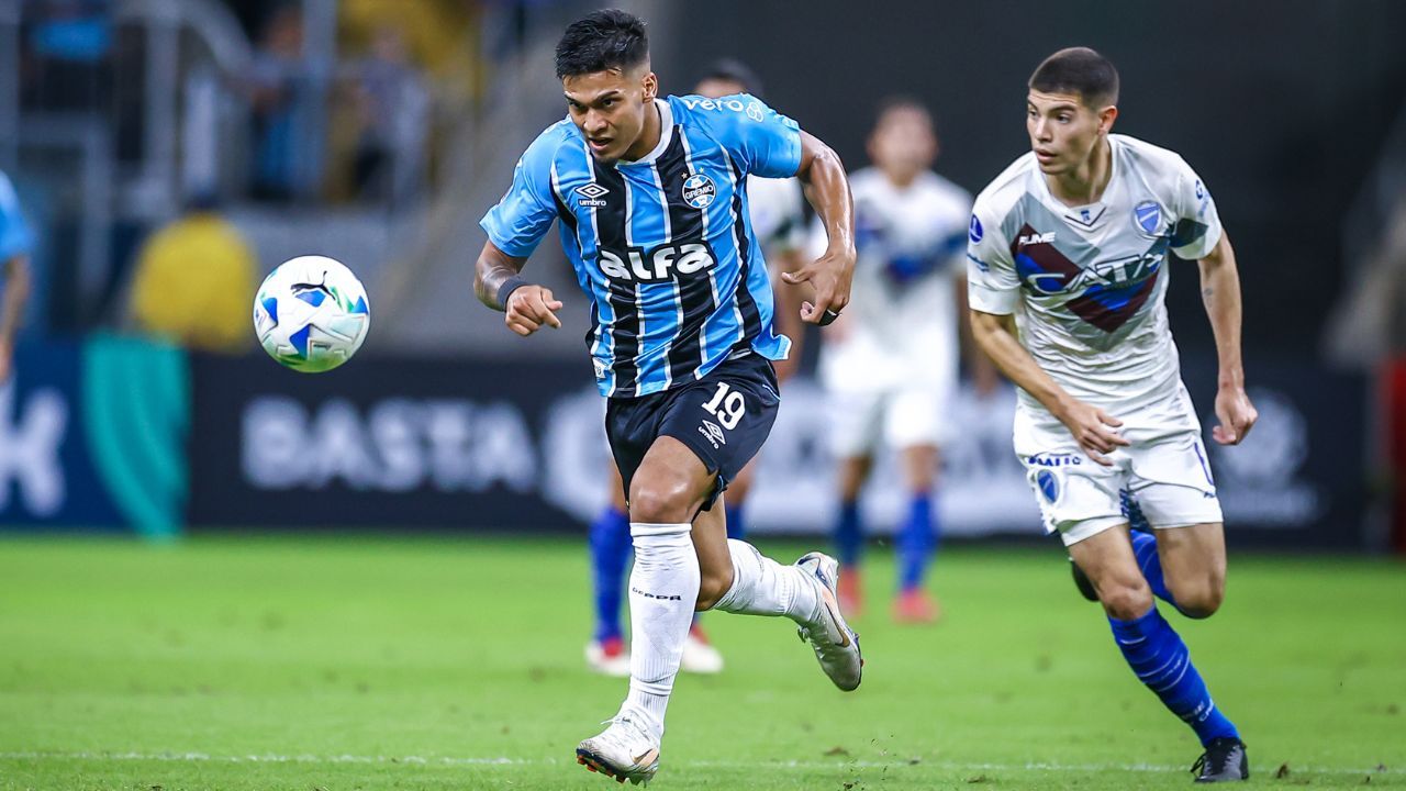 Arezo em Grêmio x Godoy Cruz
