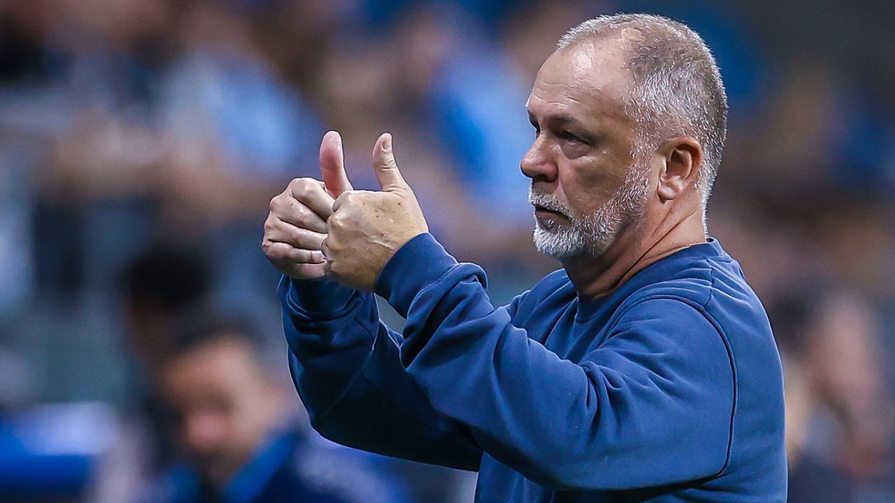 Mano Menezes traça nova estratégia para superar momento ruim no Grêmio