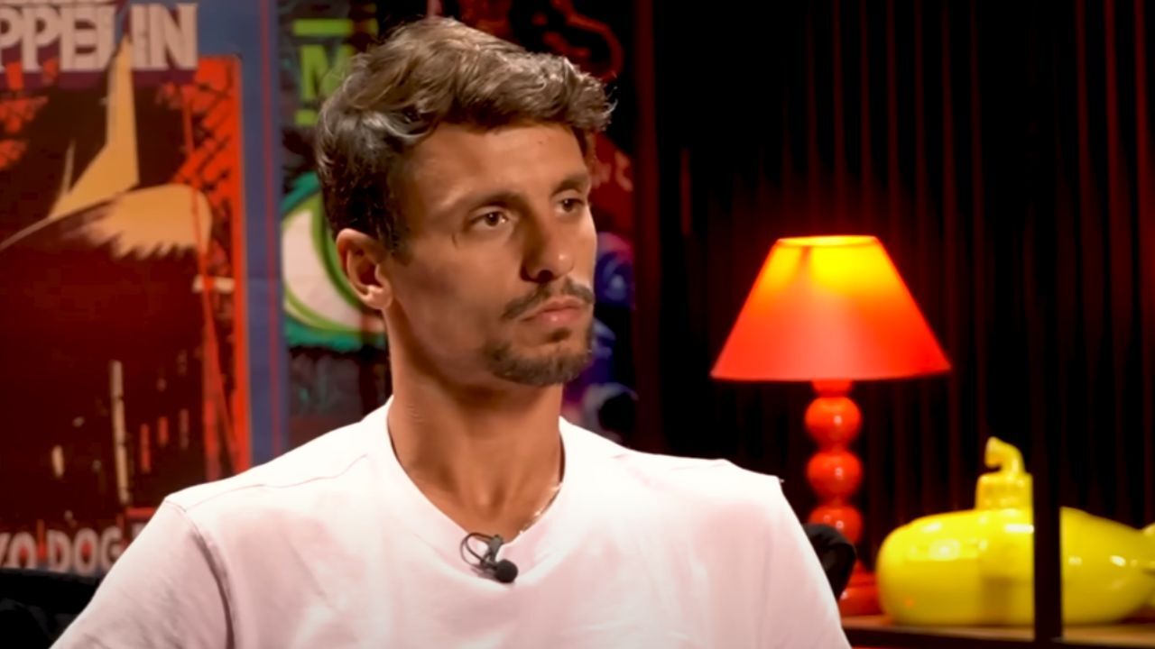 Rodrigo Caio questiona pouca oportunidade no Grêmio após bom desempenho nos jogos.