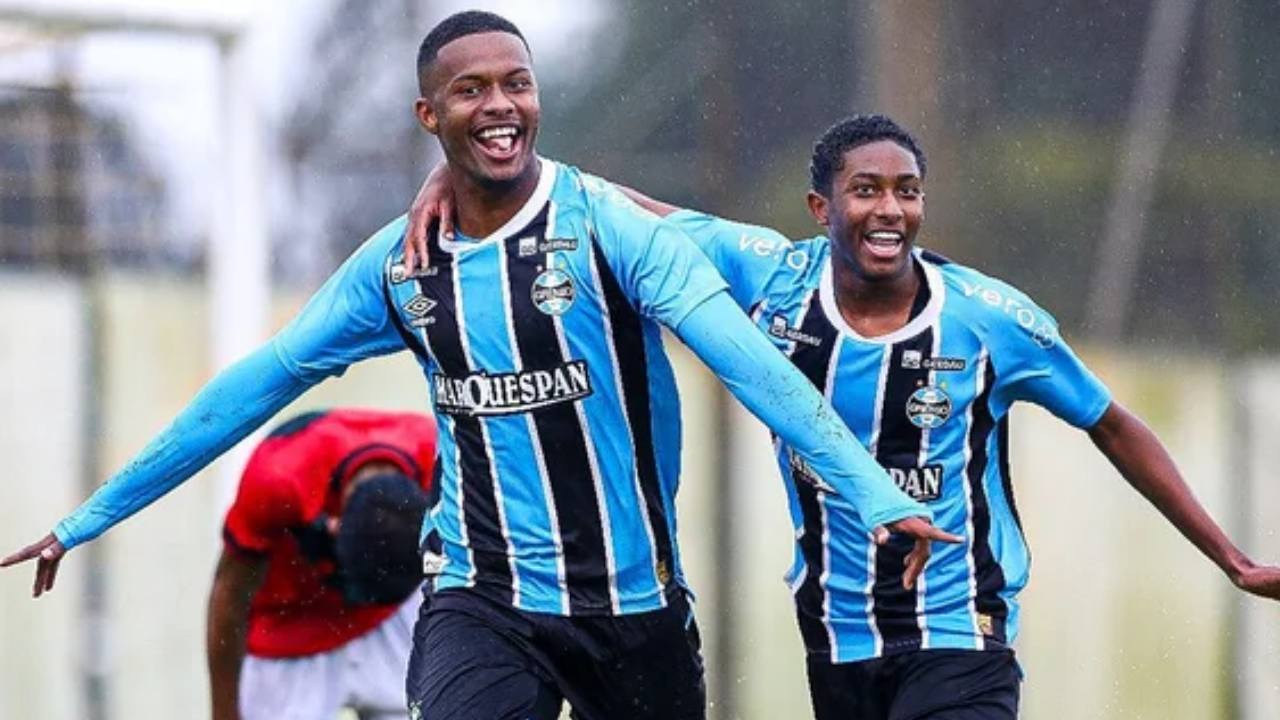 Grêmio vence sob chuva e pressão, respirando no Brasileirão Sub-20.