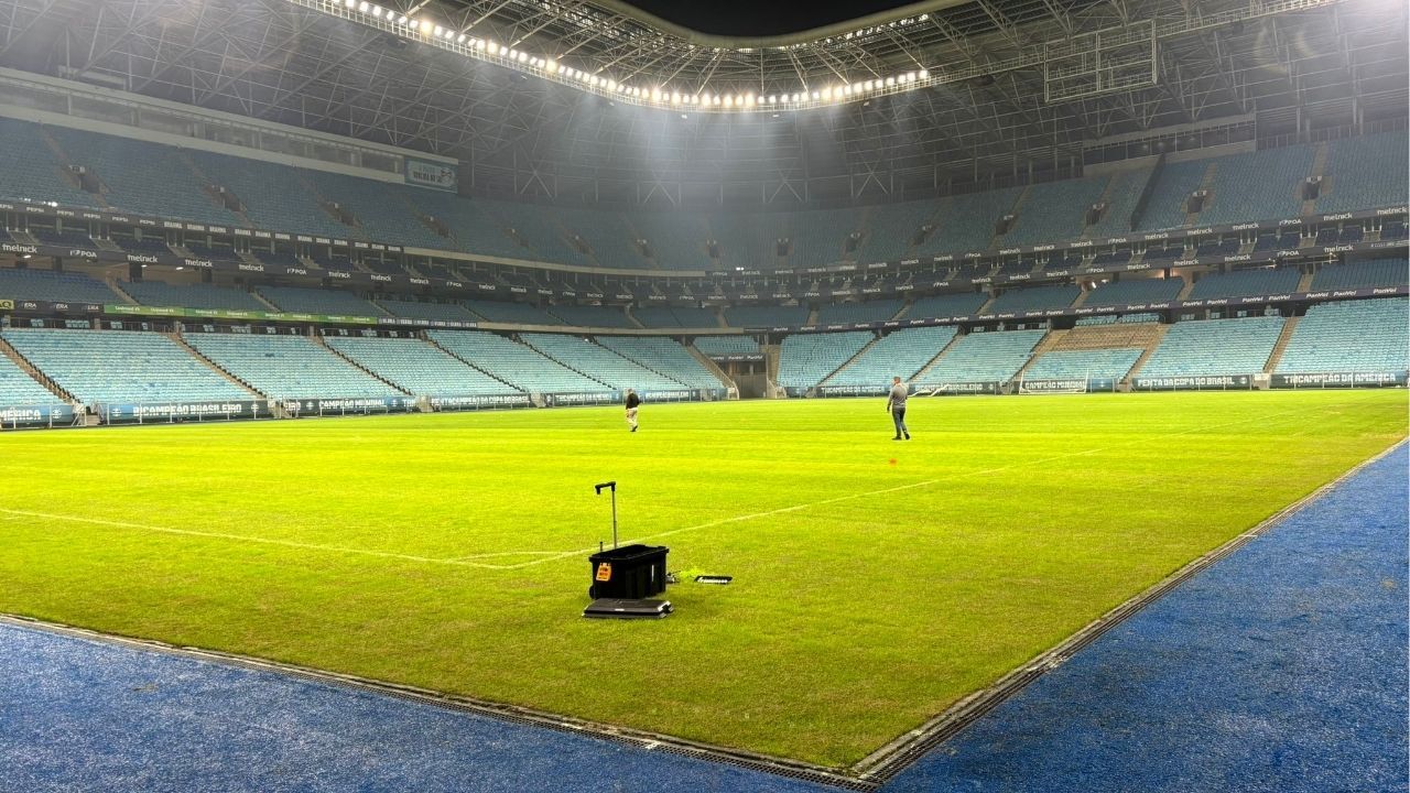 Reparos no Gramado e Telão da Arena do Grêmio são Iniciados