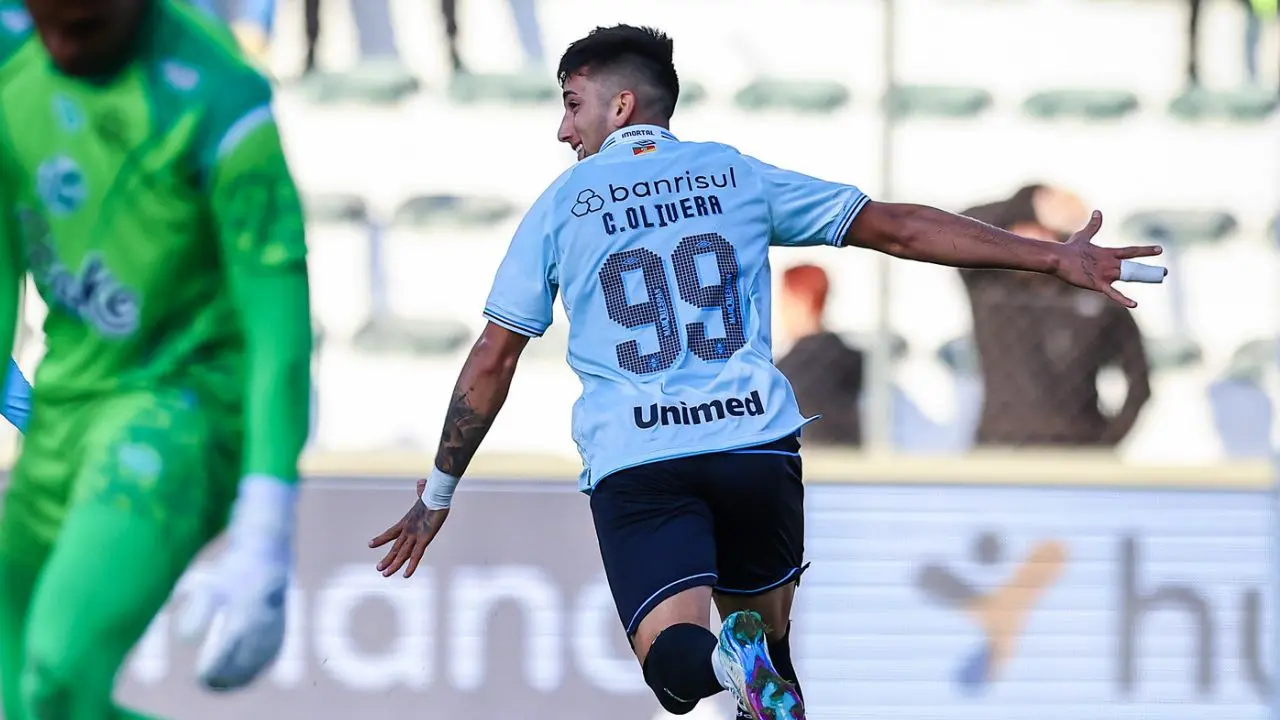 Cristian Olivera segue em ascensão e se aproxima dos principais destaques do Grêmio.