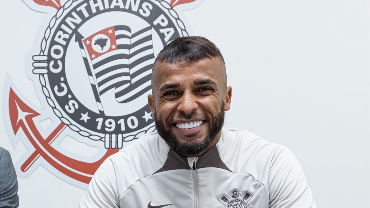 Alex Santana reforça o Grêmio com contratação fora dos planos iniciais.
