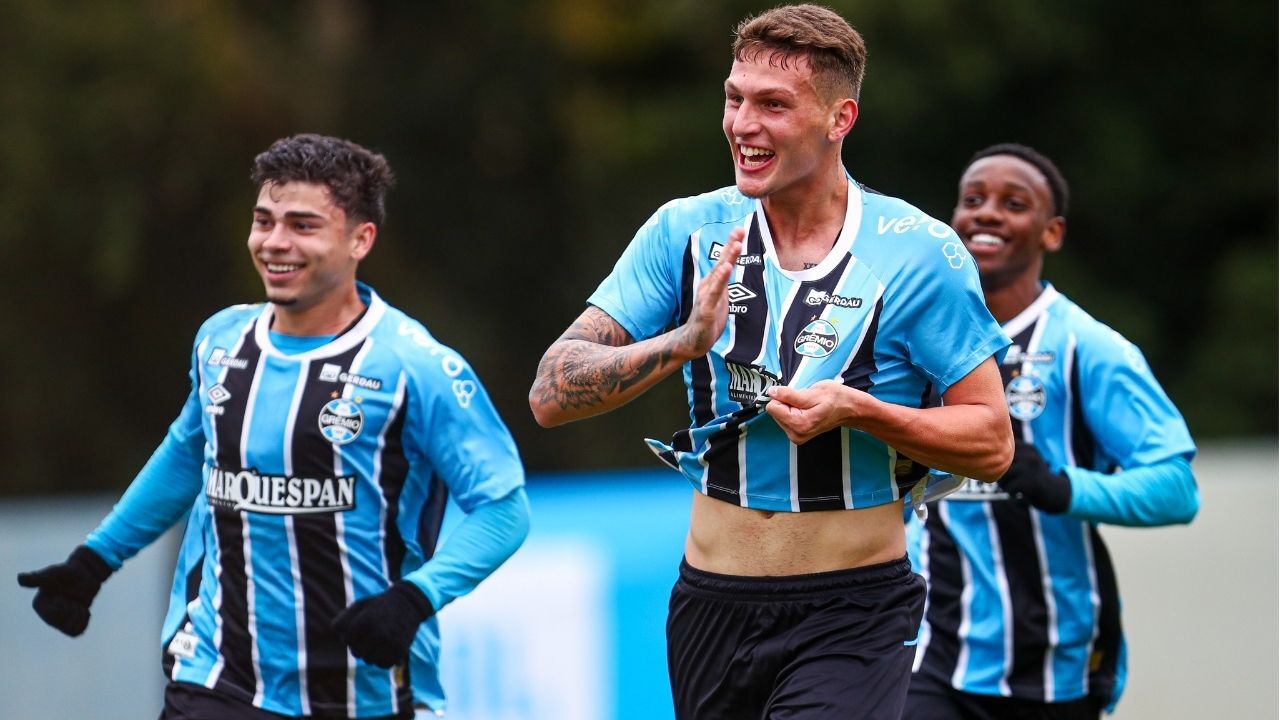 Gre^mio goleia e assegura presenc¸a na final do Campeonato Gau´cho Sub-20