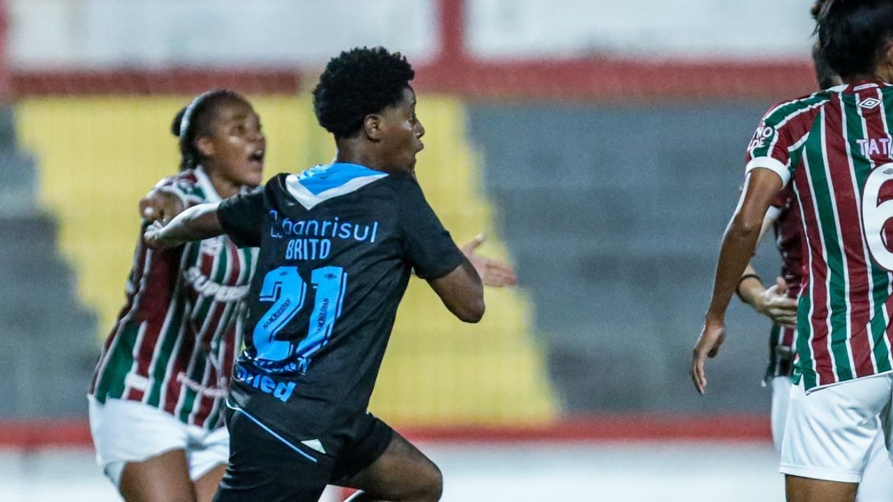 Grêmio reclama de pênalti sonegado em jogo contra o Fluminense