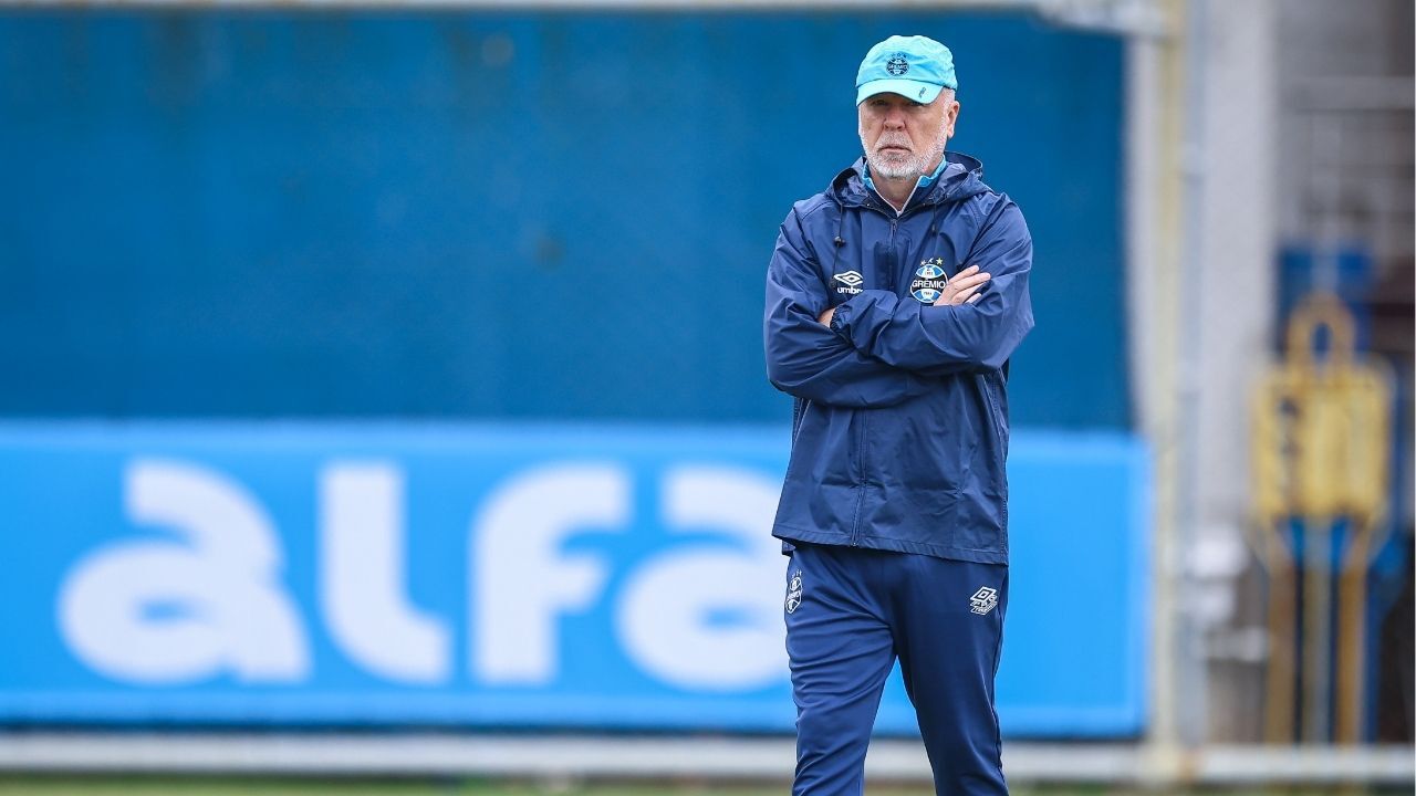 Grêmio sofre com desfalques em treino de dois turnos no CT.
