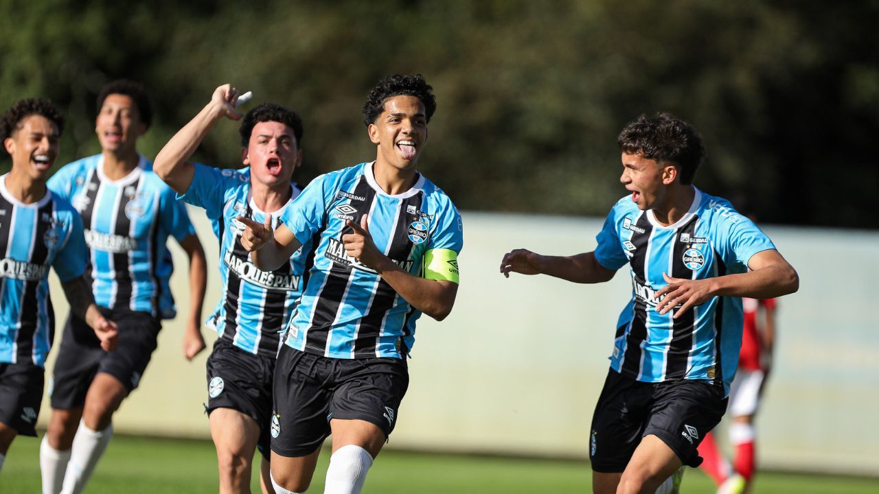 Grêmio vence o Inter em movimentado GreNal do Brasileirão Sub-17; confira