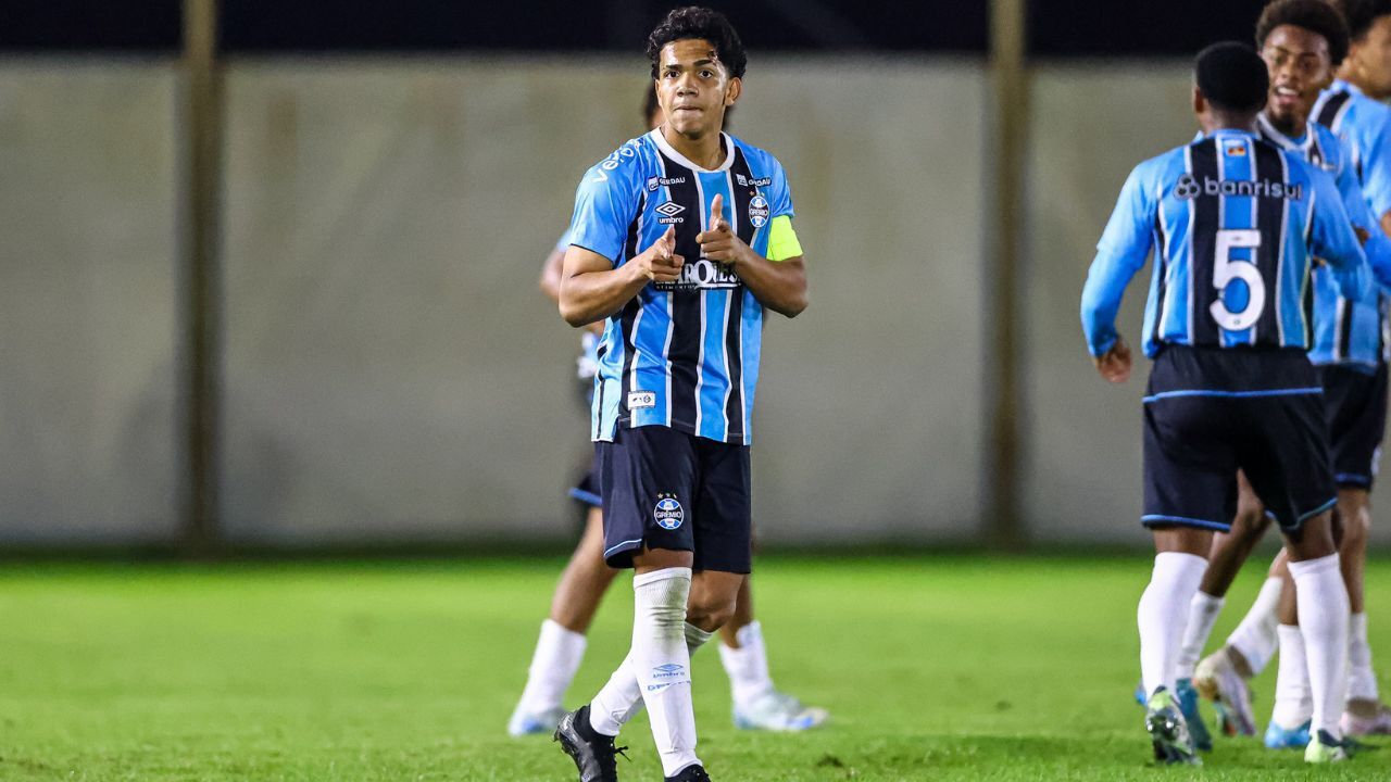 GreNal: Grêmio faz gol no último lance e empata com o Inter no 1º jogo da semi do Gauchão Sub-17