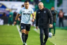 O recado do lateral Marlon sobre o trabalho de Mano Menezes - mano menezes - mano menezes Mano Menezes e Marlon - Juventude 0x2 Grêmio