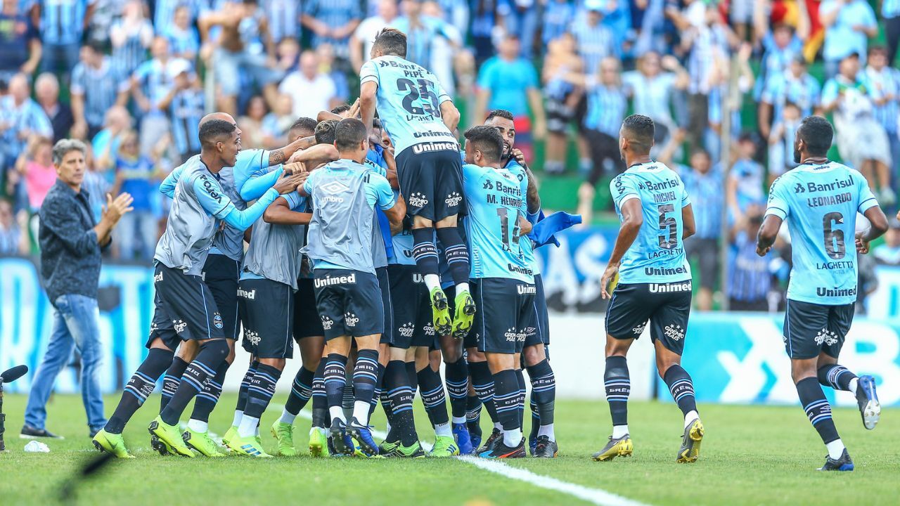 Atacante do Grêmio lamenta erro em partida decisiva pelo clube.