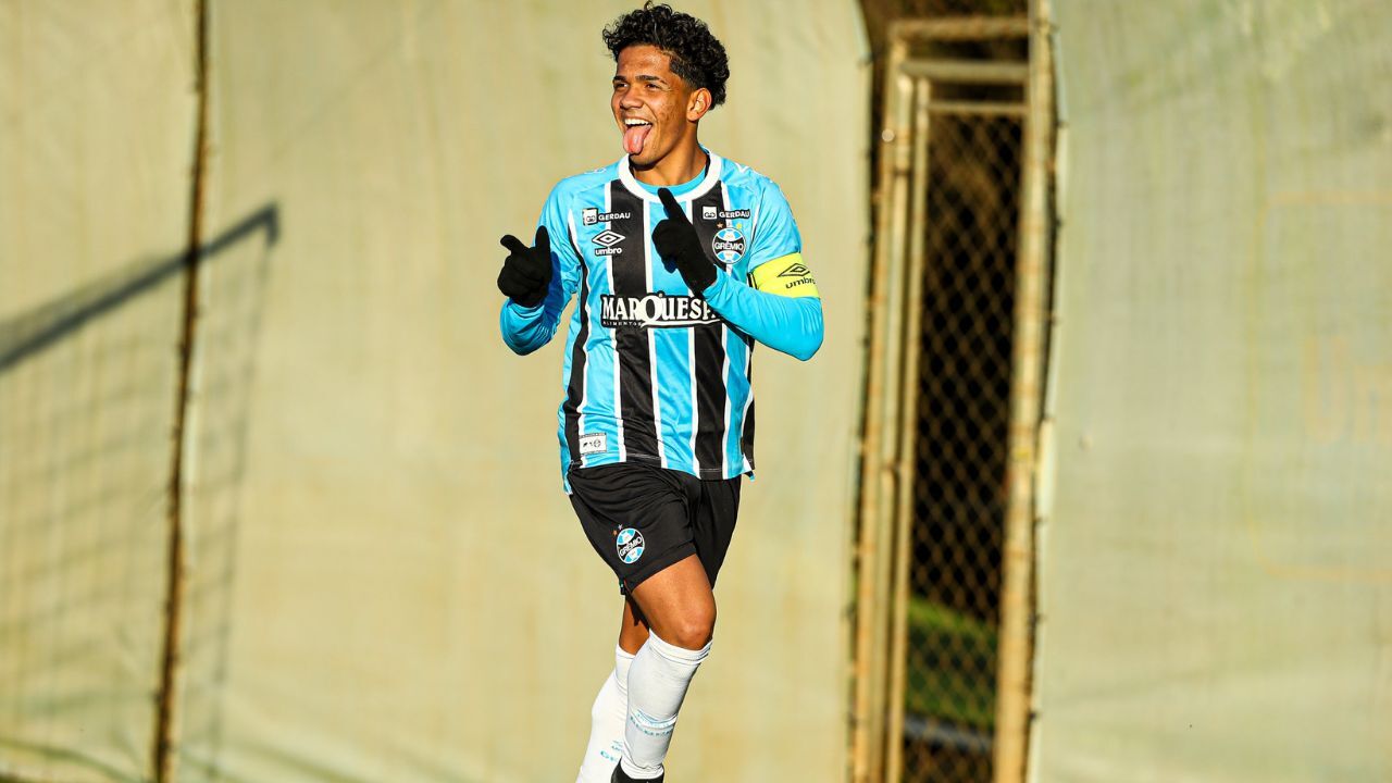 Promessa brilha e Grêmio bate Fluminense no Brasileirão Sub-17; confira.