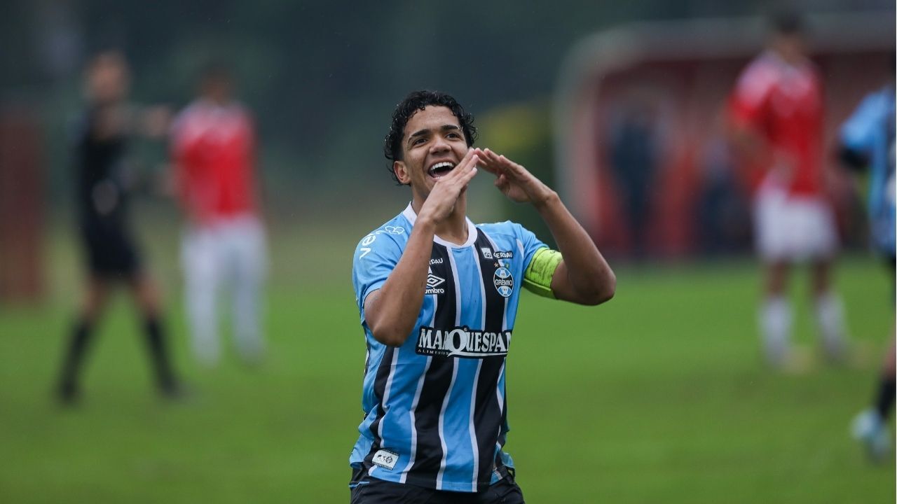 Destaque do Grêmio no GreNal sub-17: Conheça o talento em destaque.