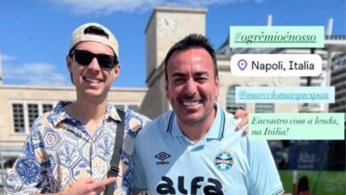 Marcelo Marques, em férias na Europa, agita a torcida do Grêmio e alimenta rumores sobre reforços. Roger Guedes negocia e pode ser o primeiro nome confirmado.