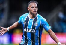Grêmio renova contrato do centroavante Martin Braithwaite