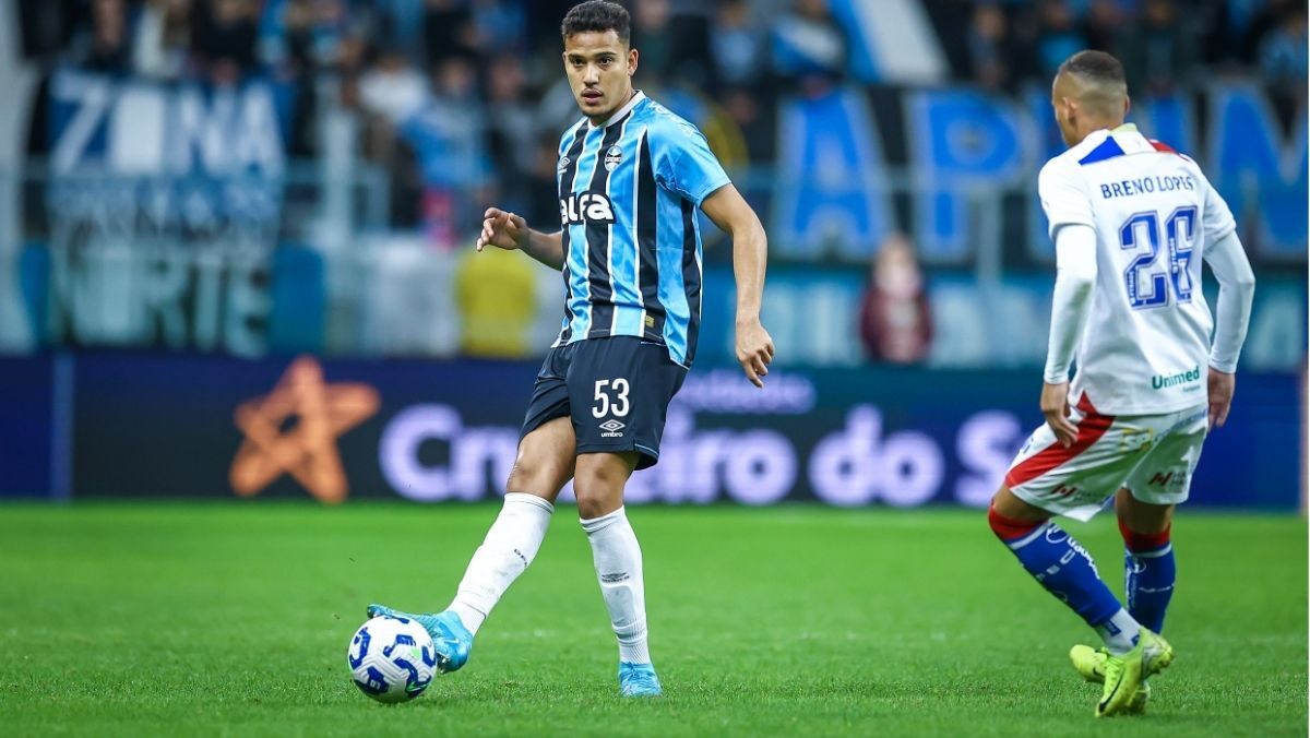 NA WEB: Jogadores do Grêmio tiram sarro de Gustavo Martins na rede social