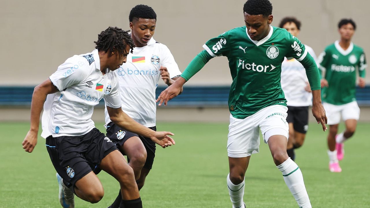 Lance da partida entre Palmeiras x Grêmio, pelo Brasileirão Sub-17