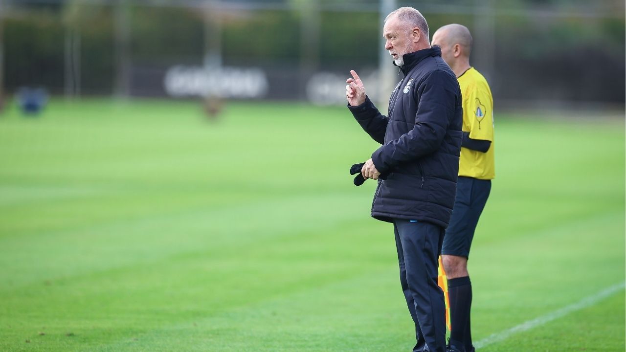Mano Menezes destaca novo titular no meio-campo do Grêmio