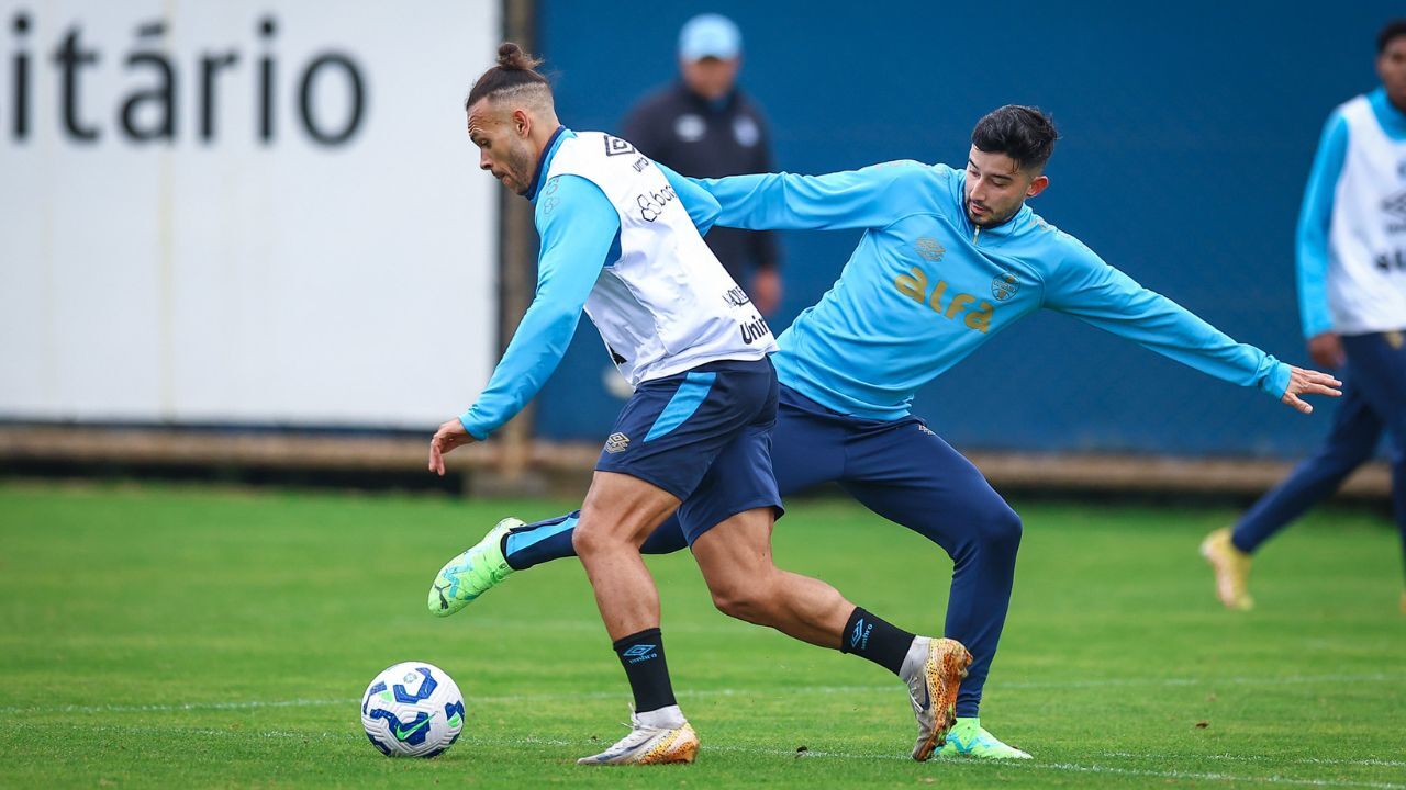 Braithwaite e Villasanti no treino técnico durante a manha desta quarta-feira, no CT Luiz Carvalho, na preparação para a partida válida pelo Campeonato Brasileiro