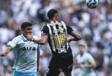 Balbuena celebra primeiro gol pelo Grêmio