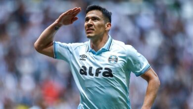 Balbuena zagueiro do Grêmio, comerando seu primeiro gol.