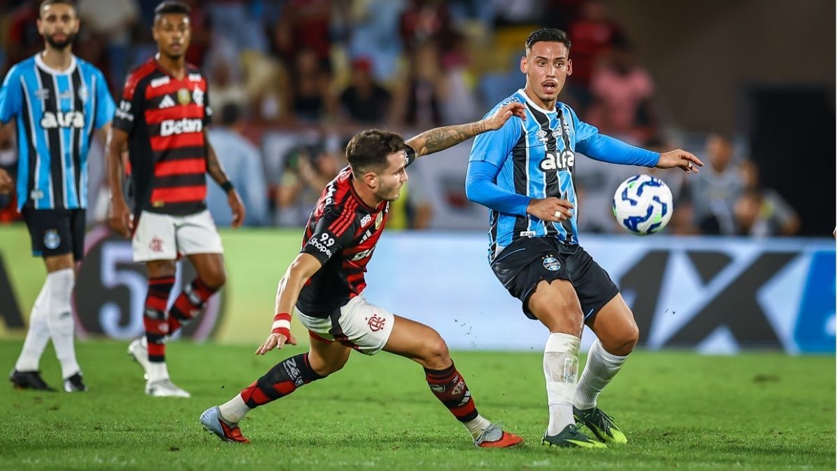 Erick Noriega em sua estreia pelo Grêmio contra o Flamengo.