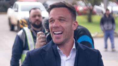 Arthur é recebido por torcedores no Aeroporto Salgado Filho e inicia nova etapa no Grêmio