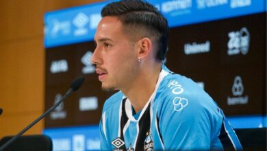 Esposa de Erick Noriega compartilha conversas pré-jogo antes da estreia do zagueiro pelo Grêmio. Postagem com vídeos e fotos ganhou destaque nas redes sociais.