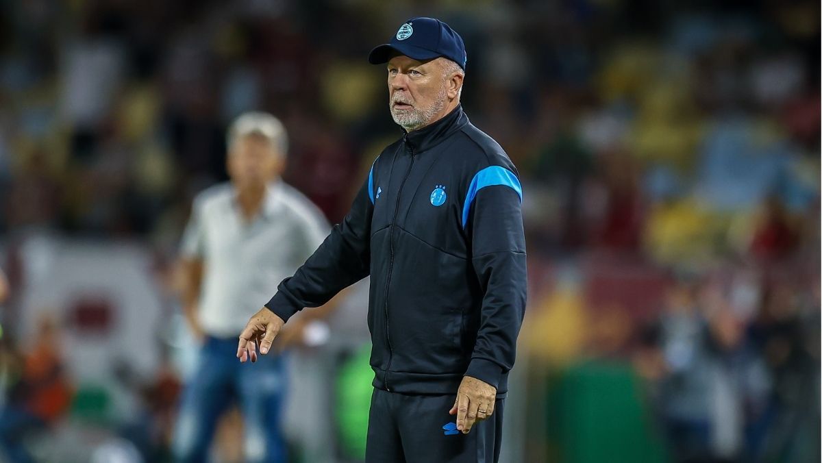 Mano Menezes critica erros cruciais na derrota do Grêmio.