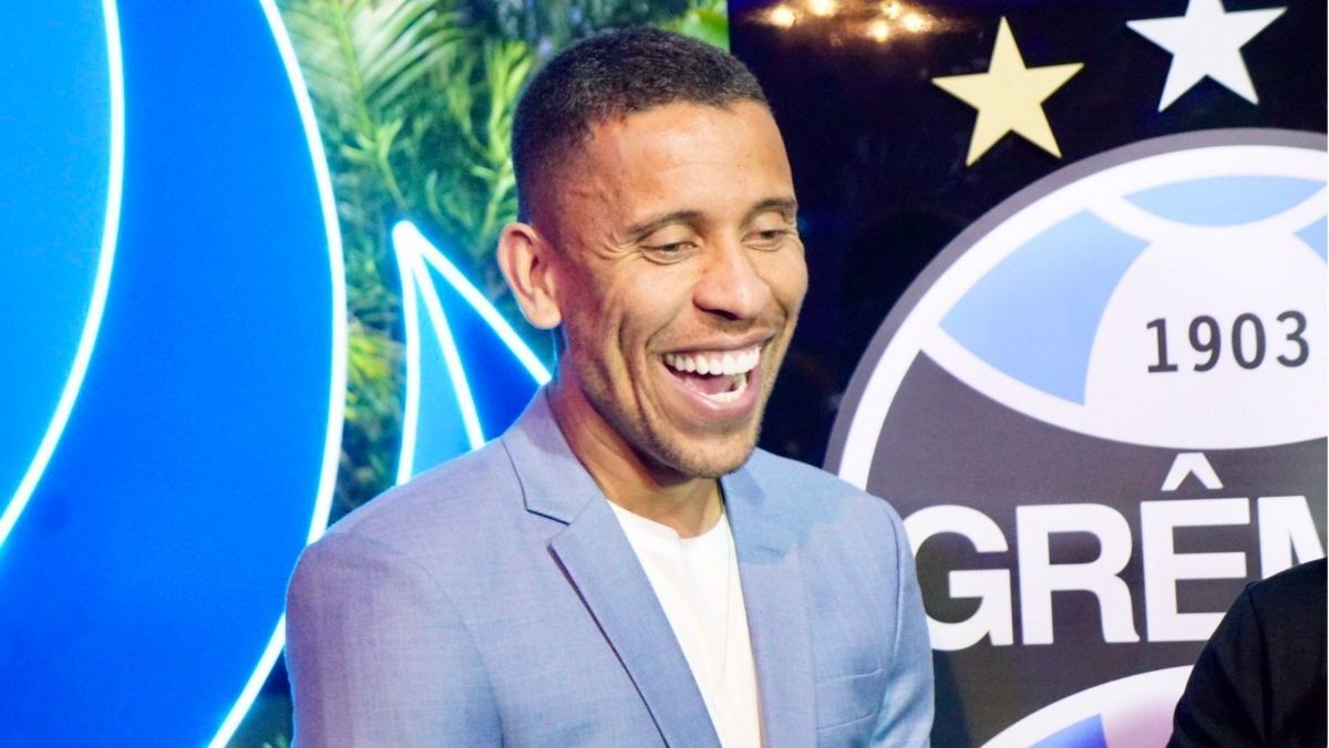 Marcos Rocha faz cobranças internas ao Grêmio logo na sua chegada: 