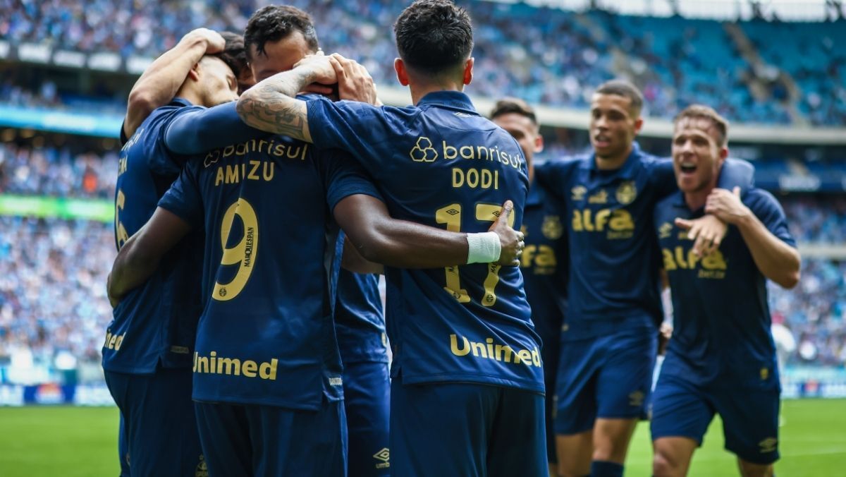 Mano Menezes sai em defesa de jogadores do Grêmio: 