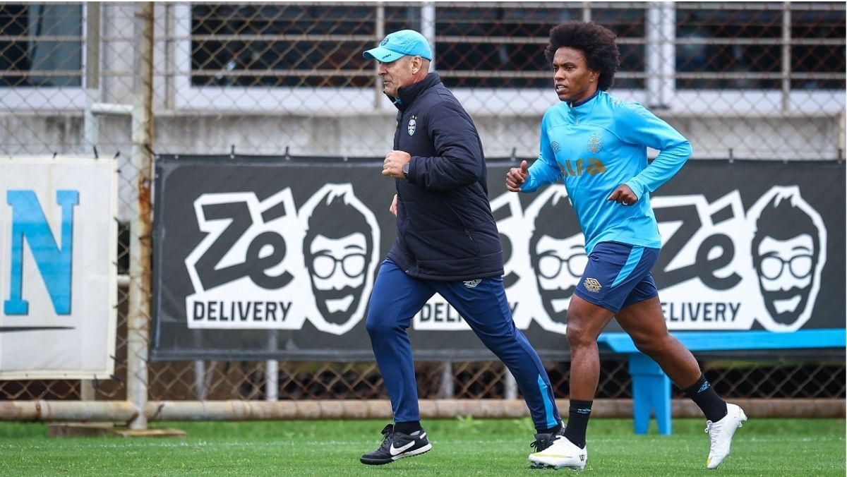 Willian realiza primeiro treino no Grêmio após ser anunciado como novo reforço