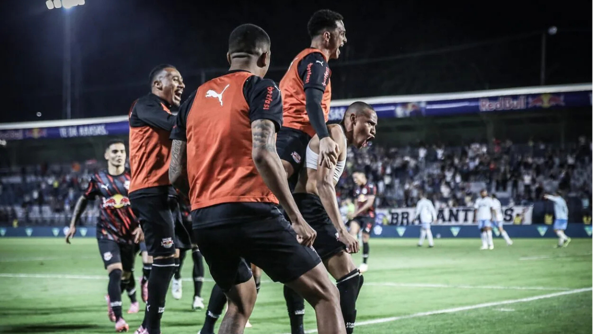Jogador do Bragantino é duramente criticado por postagem após vitória contra o Grêmio: “Vergonha”