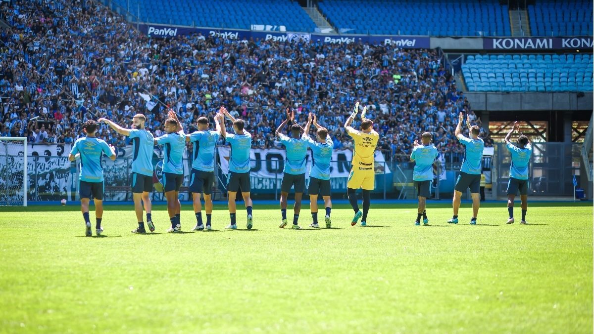 Atacante do Grêmio sobe na hierarquia de Mano Menezes