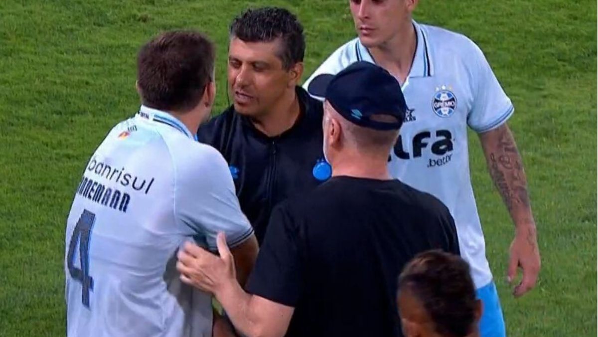 Zagueiro do Bragantino confirma “erro” da arbitragem contra o Grêmio